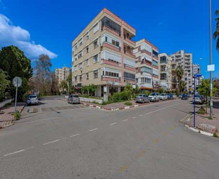 LARGE 4 ROOM APARTMENT FOR SALE IN LARA