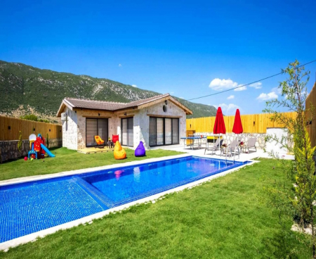 STONE VILLA WITH GARDEN FOR SALE